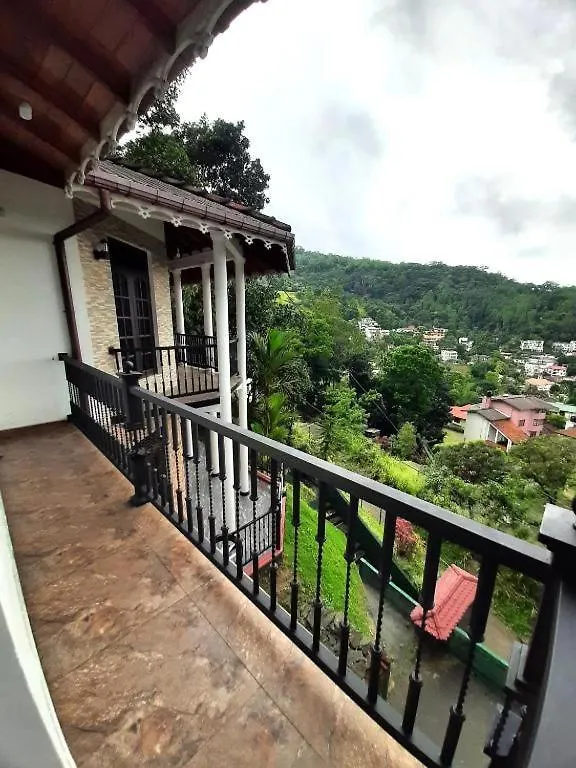 Laaya Kandy